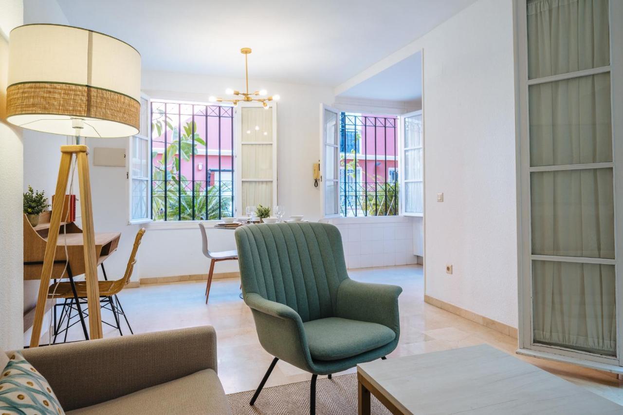 Lirio Suite Apartment - Private Parking Included Sevilla Buitenkant foto